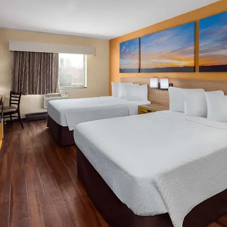 Days Inn By Wyndham Rockford I-90 Walking Distance To Casino
