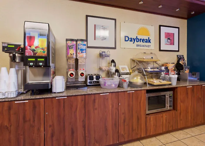 Days By Wyndham I-90 Walking Distance To Casino Rockford
