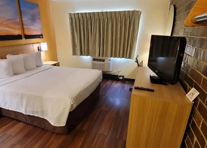 Hotel Days By Wyndham I-90 Walking Distance To Casino Rockford