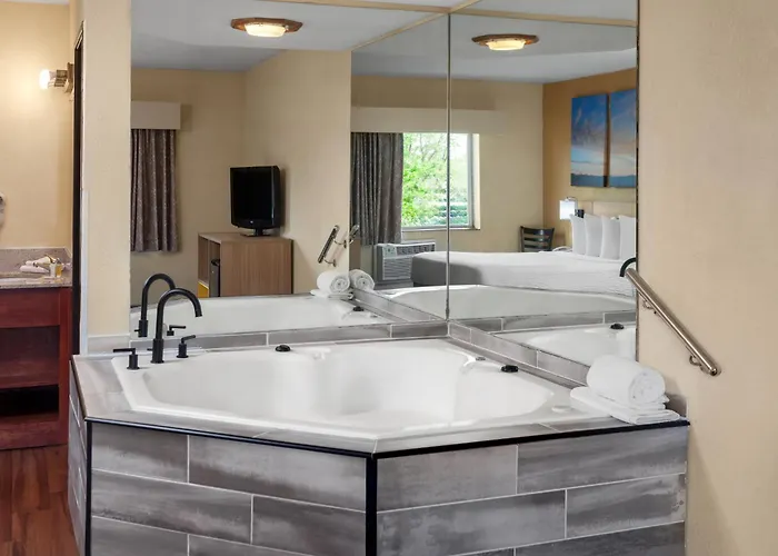 Hotel Days By Wyndham I-90 Walking Distance To Casino