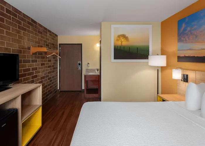 Days By Wyndham I-90 Walking Distance To Casino Rockford