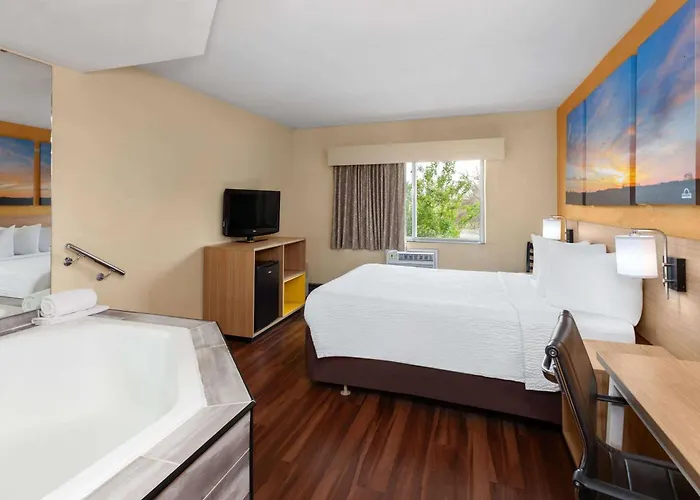 Hotel Days By Wyndham I-90 Walking Distance To Casino Rockford