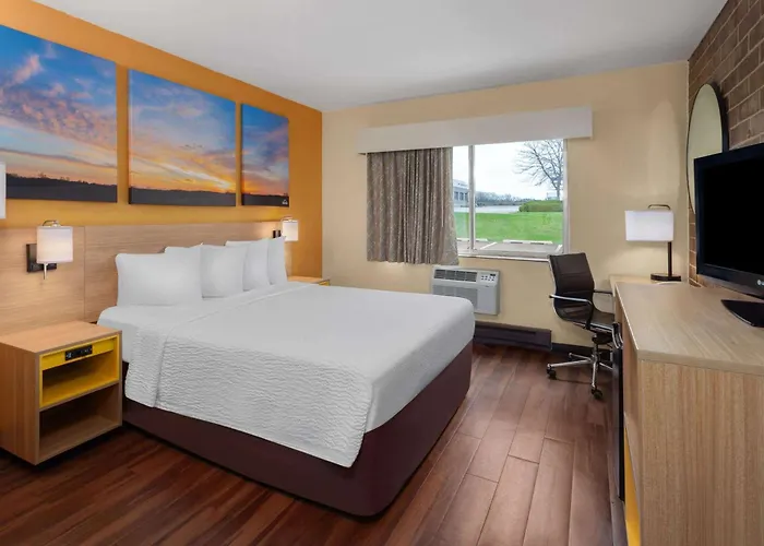Days By Wyndham I-90 Walking Distance To Casino Hotel *