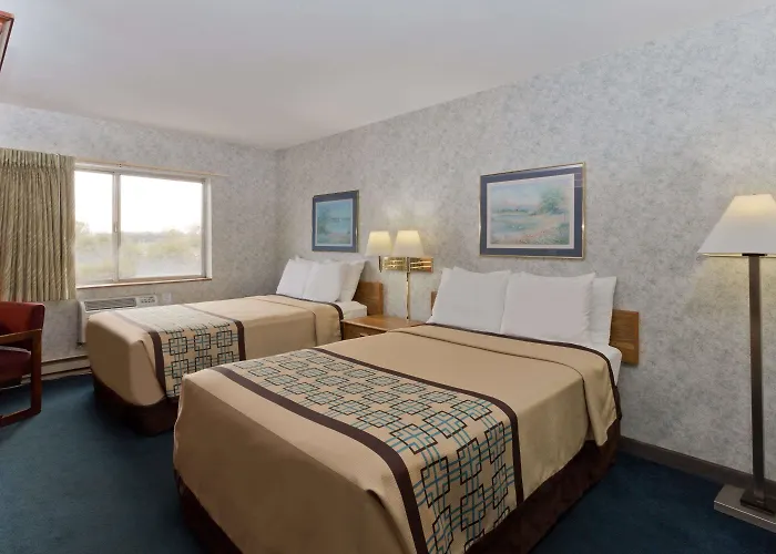 Hotel Days By Wyndham I-90 Walking Distance To Casino Rockford