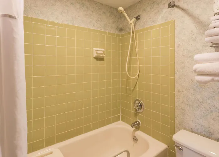 Hotel Days By Wyndham I-90 Walking Distance To Casino *