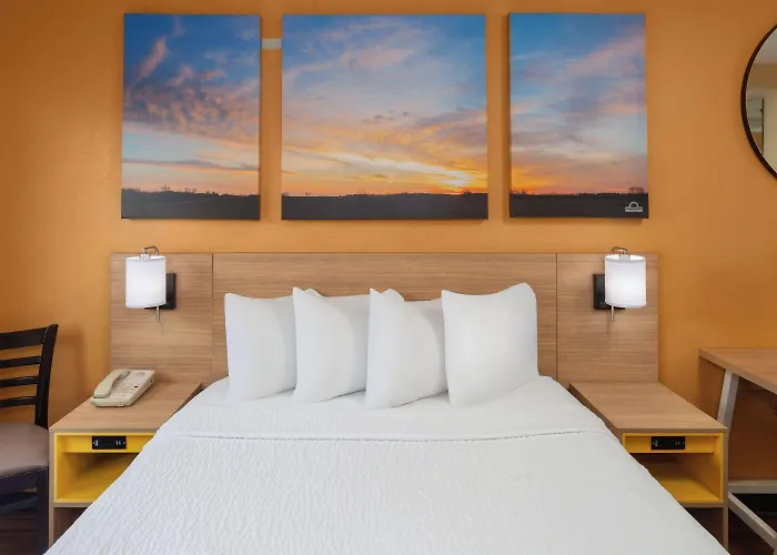 Hotel Days By Wyndham I-90 Walking Distance To Casino Rockford