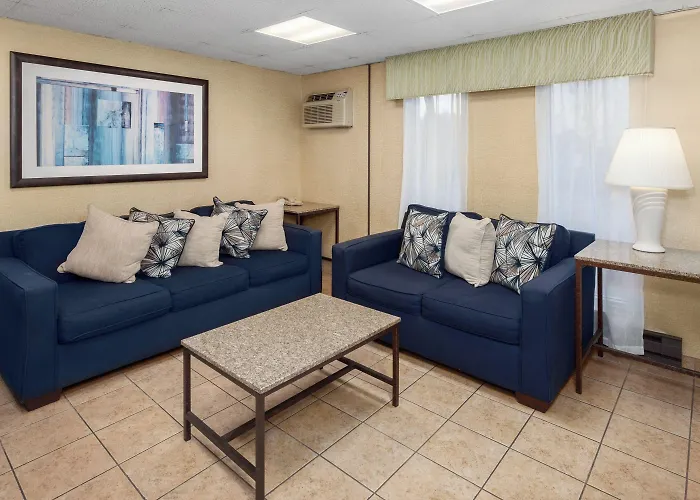 Hotel Days By Wyndham I-90 Walking Distance To Casino Rockford