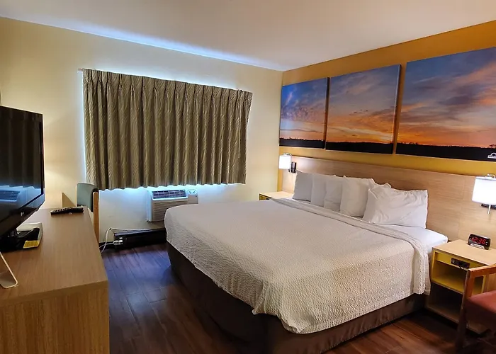 Hotel Days By Wyndham I-90 Walking Distance To Casino Rockford