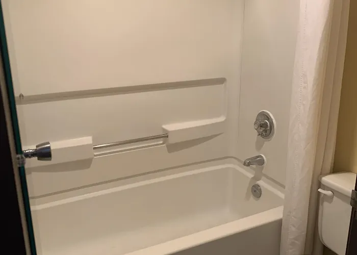 Days By Wyndham I-90 Walking Distance To Casino * Rockford