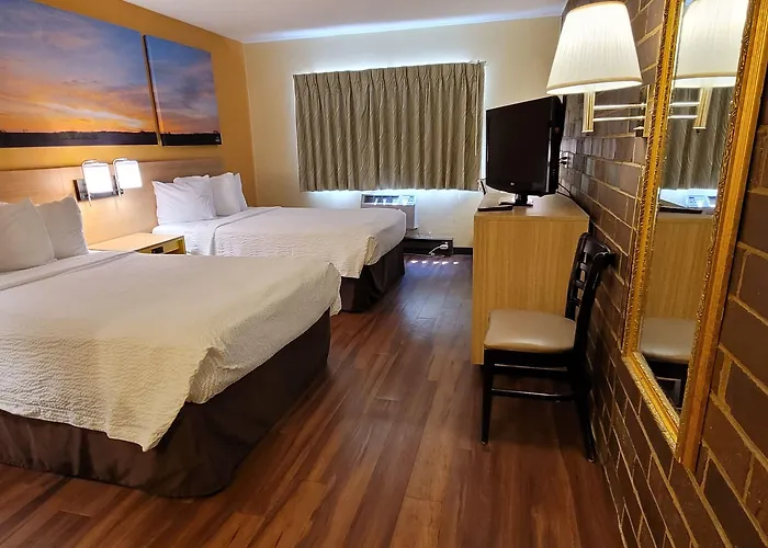 Days By Wyndham I-90 Walking Distance To Casino * Rockford