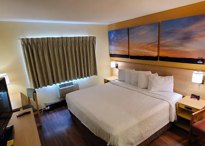 Days By Wyndham I-90 Walking Distance To Casino Hotel Rockford