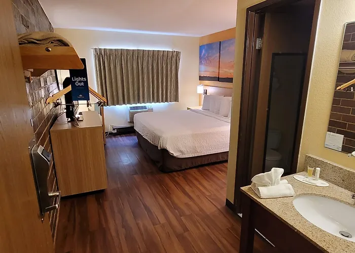 Hotel Days By Wyndham I-90 Walking Distance To Casino Rockford