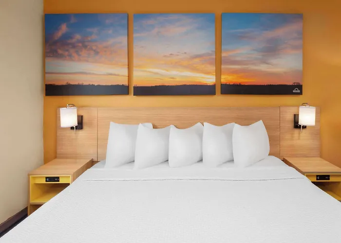 Days By Wyndham I-90 Walking Distance To Casino Hotel