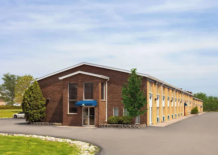 Hotel Days By Wyndham I-90 Walking Distance To Casino Rockford