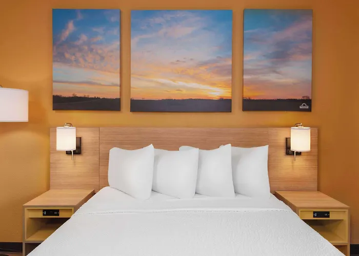 Hotel Days By Wyndham I-90 Walking Distance To Casino Rockford