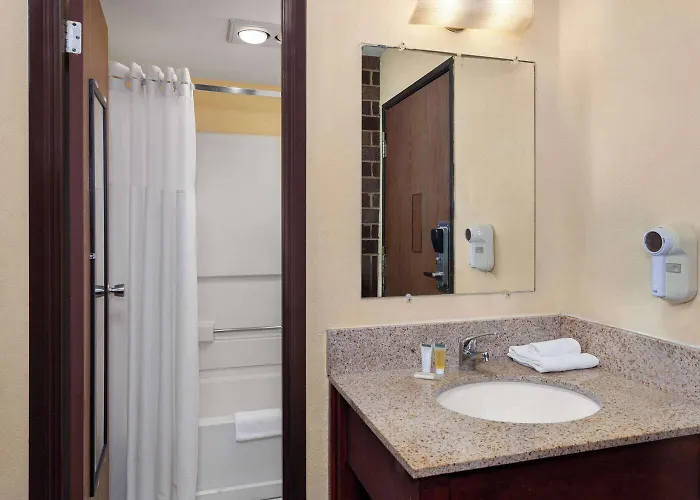Days By Wyndham I-90 Walking Distance To Casino Hotel *