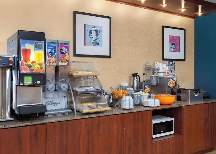 Hotel Days By Wyndham I-90 Walking Distance To Casino Rockford
