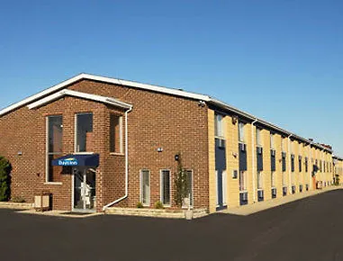 Days By Wyndham I-90 Walking Distance To Casino * Rockford
