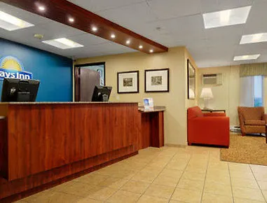 Days By Wyndham I-90 Walking Distance To Casino Hotel Rockford